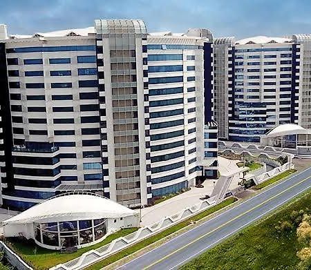 7 Star Weekend Studio At Rajhans Belliza By Global Hospitality Surat Exterior photo